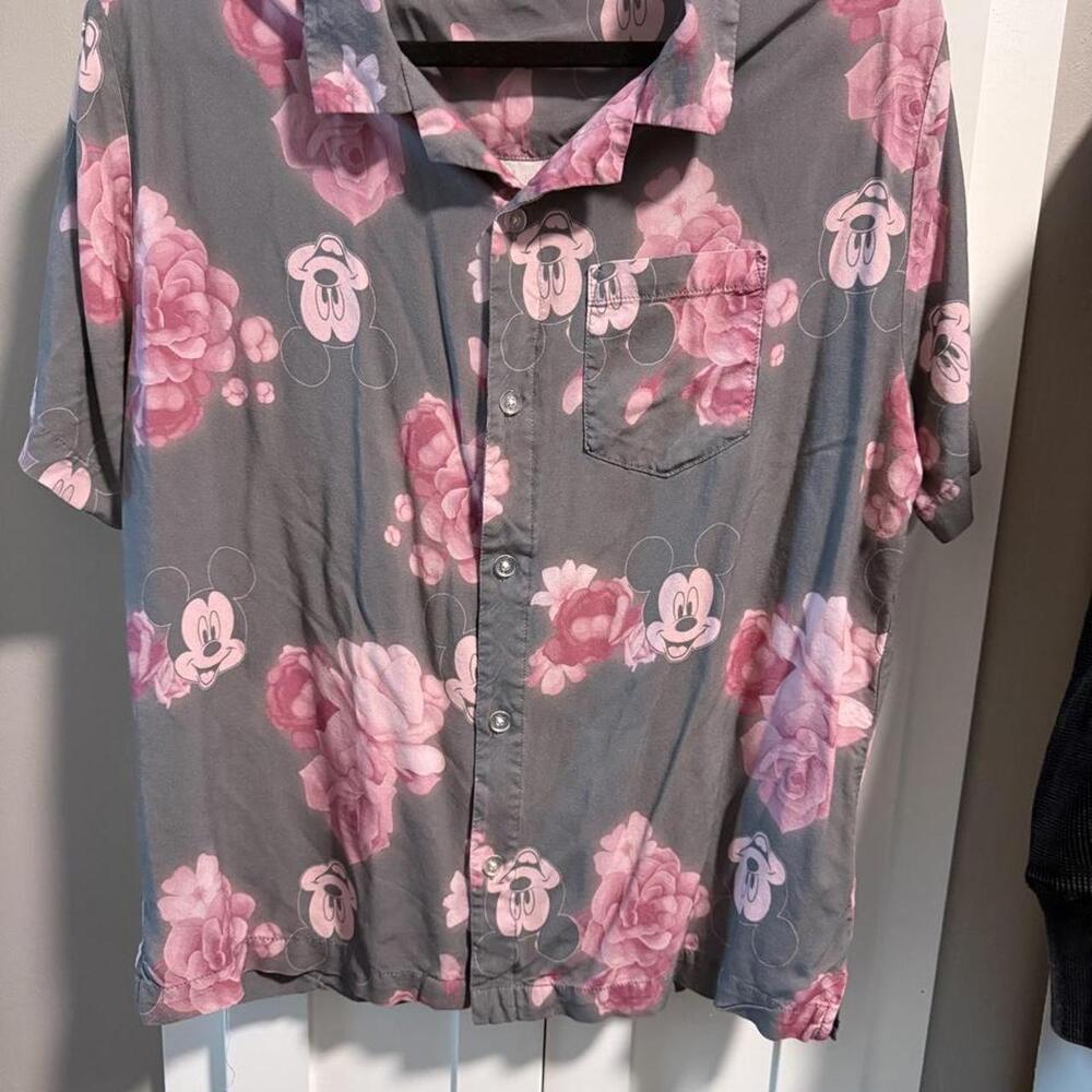 Disney Mickey Mouse pink floral button-up shirt in size L #disney #mickey